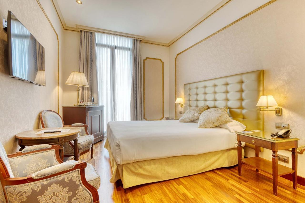 Hotel Roger De Lluria Barcellona Esterno foto
